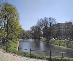 Kontrola fosy miejskiej we Wrocławiu. Przez 4 ostatnie lata w lokalnych rzekach utonęło 35 osób