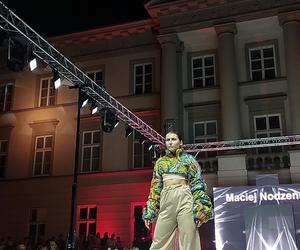 RADOM FASHION SHOW