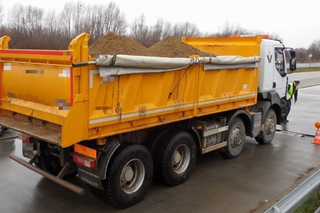 Radom: Znów za ciężki ładunek. Rekordzista na pace miał o 4 tony za dużo [ZDJĘCIA]