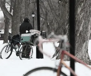 Nie bądź obojętny - zareaguj. Niskie temperatury nie sprzyjają bezdomności