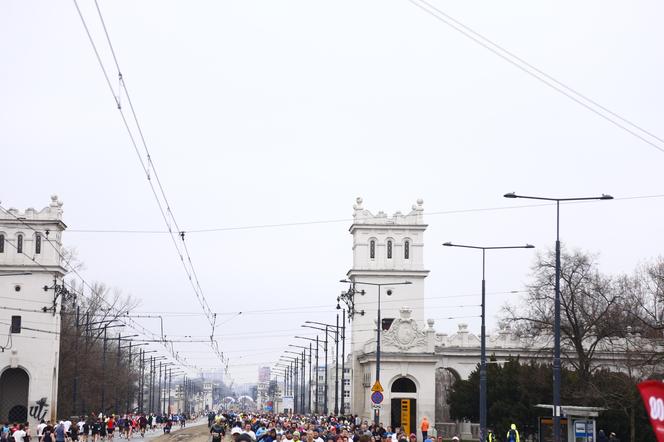 Bieg na Piątkę 2024, Warszawa - zdjęcia. Biegłeś? Szukaj się w galerii!