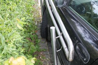 Oświęcim. Kierowca wjechał na podjazd dla niepełnosprawnych. Kuriozalne zachowanie 32-latka