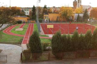 W SP4 w Iławie dzieci już korzystają z odnowionego boiska