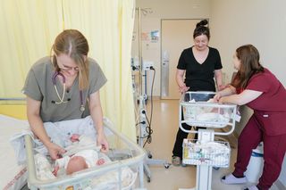 Jedyna na Pomorzu Sala Opieki Pośredniej. To tutaj wcześniaki mogą przebywać ze swoimi mamami