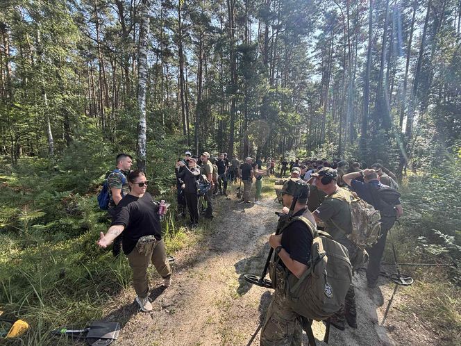 Poruszający moment podczas zlotu detektorystów. Odnalezione nieśmiertelniki wróciły do rodzin
