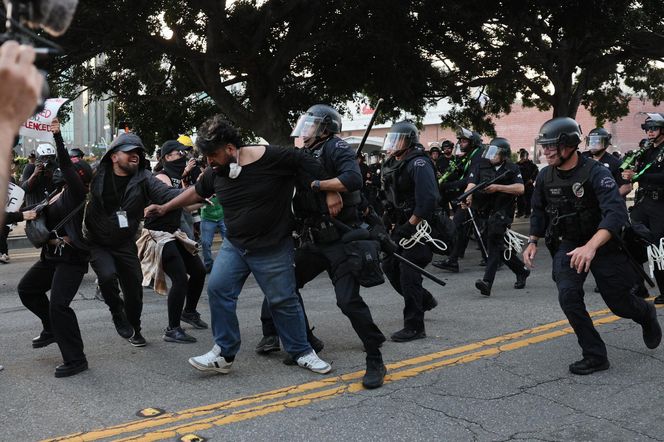 Protesty w Los Angeles coraz silniejsze. Emocje podsycają fałszywe zdjęcia i teorie spiskowe