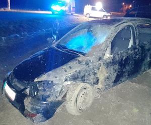Tragiczny wypadek w Oleśnie. Obok samochodu znajdowały się zwłoki kobiety