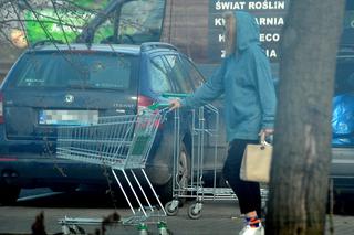 GRAŻYNA SZAPOŁOWSKA NA ZAKUPACH W CENTRUM OGRODNICZYM_1PUBL