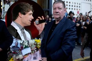 Tragedia! Załamany ojciec Liama Payne'a nie może zabrać syna do ojczyzny! Są nowe ustalenia w sprawie śmierci wokalisty One Direction 