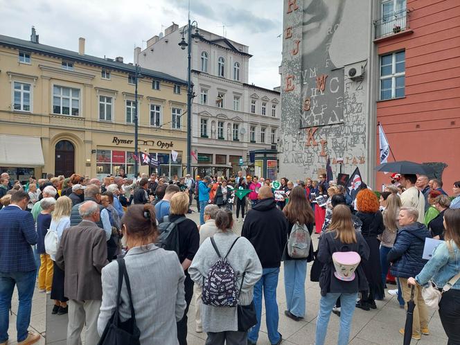 Protest kobiet w Bydgoszczy po śmierci ciężarnej pani Doroty. „Chcemy żyć w Europie XXI wieku”