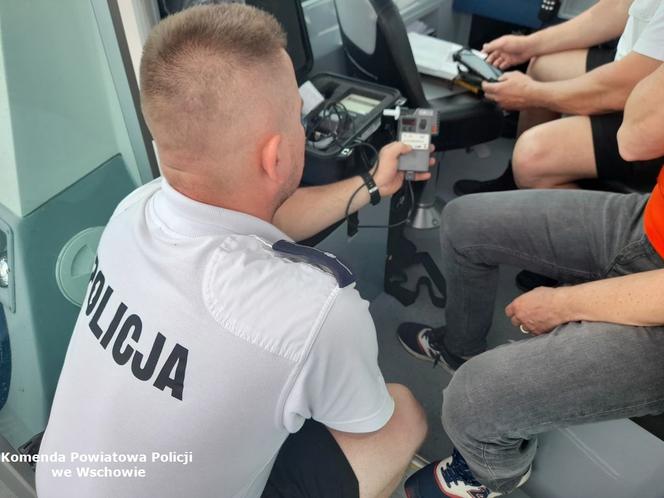 Policyjni wodniacy zatrzymali na Jeziorze Sławskim nietrzeźwego sternika