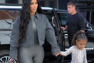 Kim Kardashian na siłę chce zrobić z North dorosłą! Fani krytykują jej… kolczyki