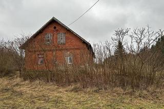 Mroczne dzieje domu pod Olsztynem z filmu „Cicha noc”. Doszło tam do morderstwa [ZDJĘCIA]