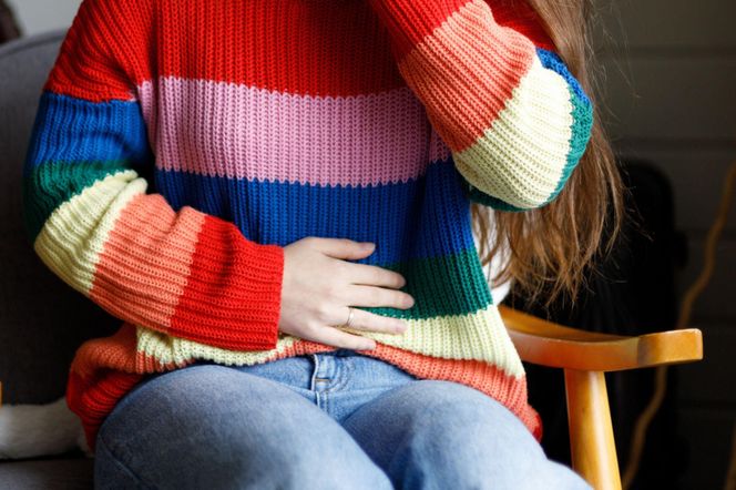 Masz wzdęcia mimo lekkiego posiłku? Ten błąd przy stole może pogarszać trawienie