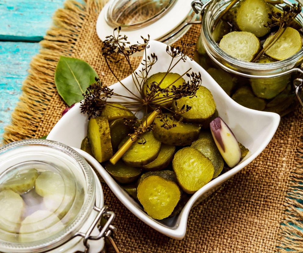 surówka z ogórków kiszonych z sosem