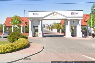 Villa Campina, osiedle pod Ożarowem - wjazd na osiedle