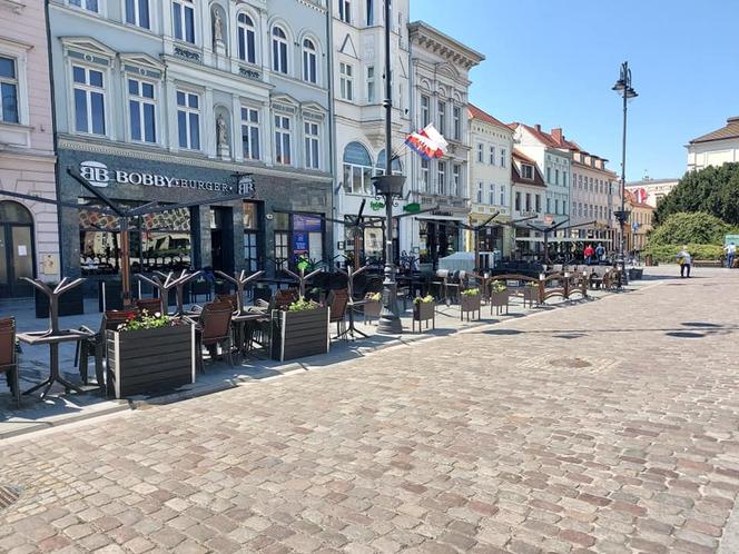 Bydgoszcz: Trwają ostatenie przygotowania do otwarcia ogródków letnich! Wiemy, gdzie będzie można usiąść i zjeść [ZDJĘCIA] 
