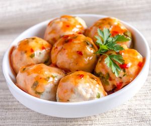 Klopsiki z sosem paprykowym - porcja pyszności za parę złotych