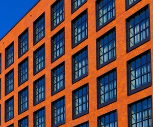 Elewacje ceramiczne. Najpopularniejsze materiały i technologie