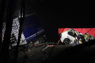 Tragiczny wypadek na krajowej „50”. 39-latek wbił się seatem w ciężarówkę. Nie żyje