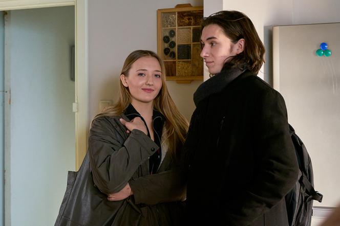 Na Wspólnej odc. 3268. Janek (Bartłomiej Kraszewski), Bella Trojanowska (Karolina Matej)