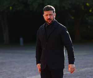 Tak Zełenski prezentuje się na salonach. Wszystkie stroje prezydenta Ukrainy