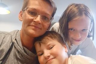 Ogromny krzyż przygniótł 5-letnią Marysię i wciąż nikt go nie usunął! Ksiądz wyjaśnia: Tak robi się na wszystkich cmentarzach