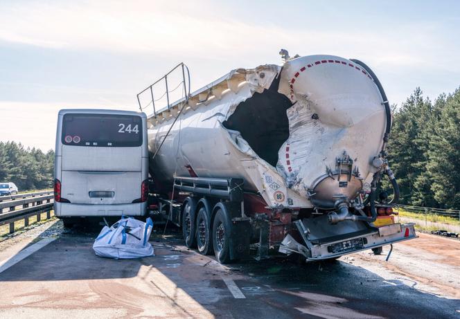 Wypadek autokaru na autostradzie A12
