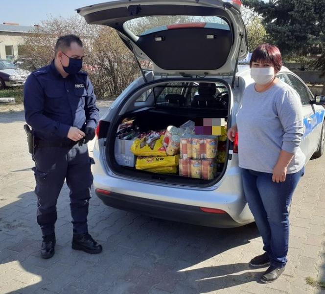 140 kg karmy dla zwierząt ze schroniska. To pomysł dzielnicowego z Konecka