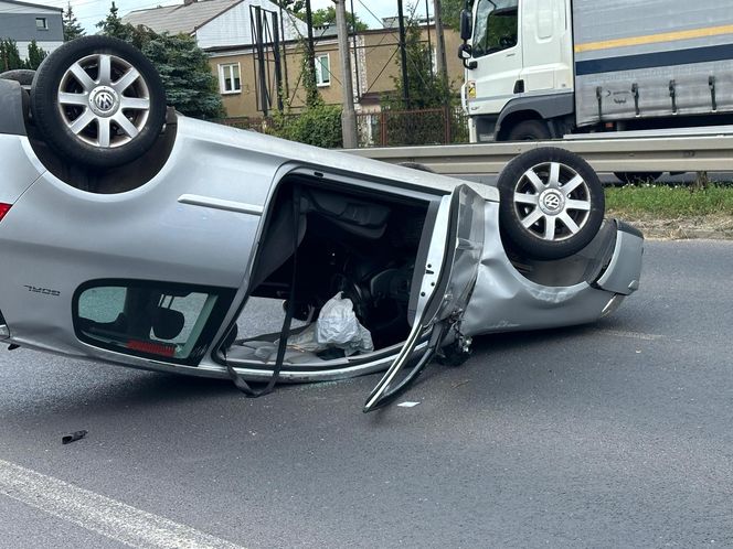 Dachowanie w Markach. Dwie osoby ranne, w tym dziecko