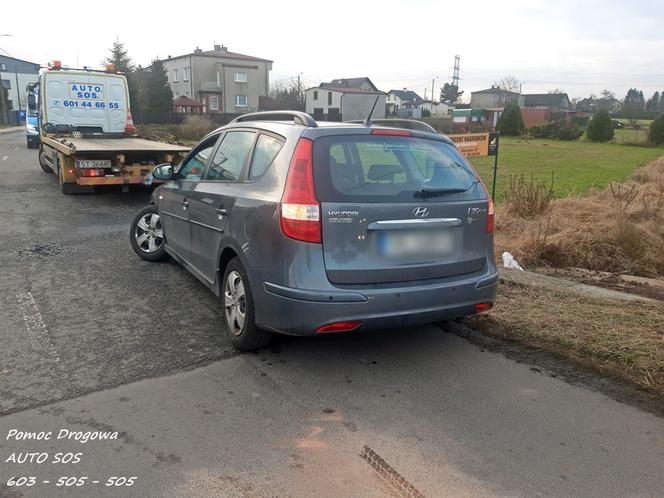 Awaria samochodu na przejeździe kolejowym w Tychach