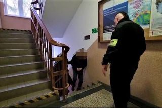  Koszmar małego dziecka. Ojciec wykąpał 8-letniego synka we wrzątku!