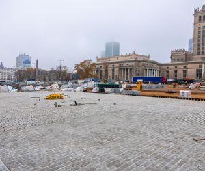 Trwa przebudowa części dawnego Placu Defilad w plac Centralny