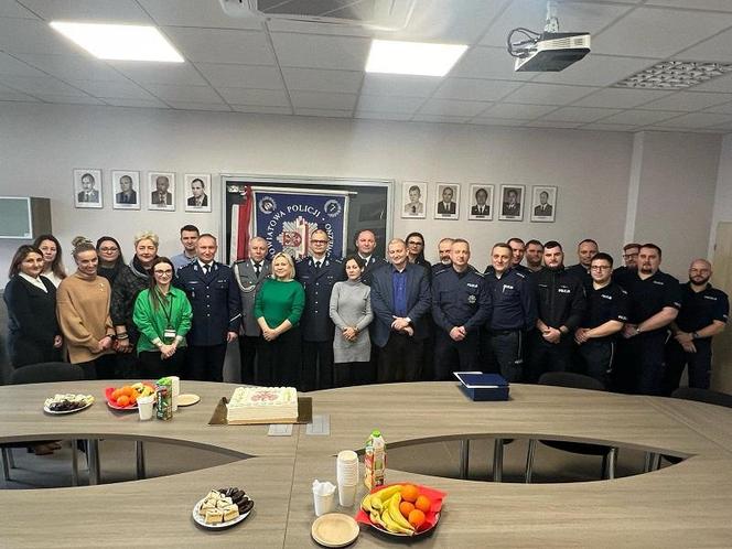 Asp. sztab. Adam Owczarzak z Komendy Powiatowej Policji w Gnieźnie obchodzi jubileusz 40-lecia służby w policyjnym mundurze