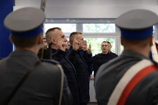 Młodzi policjanci są gotowi do służby. Uroczyste ślubowanie