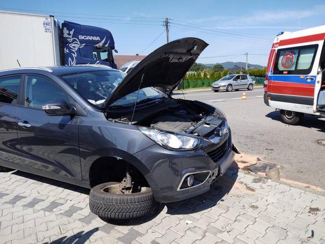 Nowy Sącz. Wypadek na ul. Tarnowskiej. Dzieci wśród poszkodowanych, trzy osoby w szpitalu [ZDJĘCIA]