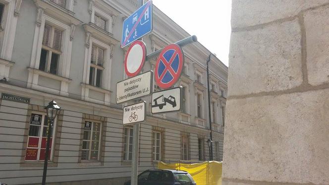 Kraków: Parking na 70 samochodów przy ul. Jagiellońskiej. Piesi bez pierwszeństwa [AUDIO]