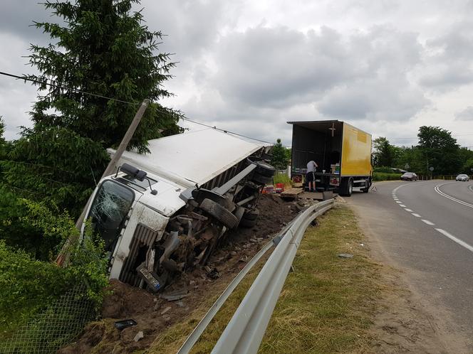 Stracił panowanie nad tirem i wpadł do rowu. Do niezwykle groźnie wyglądającego wypadku doszło w niedziele w miejscowości Bydlino koło Słupska.  