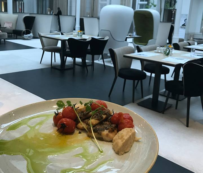 Gdzie zjeść business lunch w Warszawie? Oto najlepsze restauracje na spotkanie biznesowe! [PRZEGLĄD]