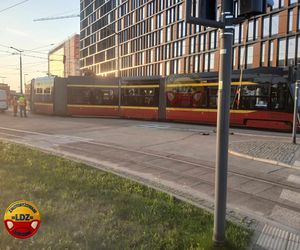 Poranny paraliż w centrum Łodzi. Wykolejony tramwaj zablokował ruch wokół dworca Fabrycznego