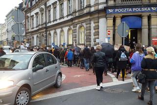 Idą lwice na ulice. Mieszkańcy Leszna znów protestują