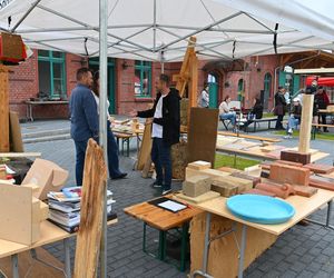 Ruiny domów i gospodarstw z czasem, bardzo powoli odzyskują dawny wygląd - ruinersi są wytrwali