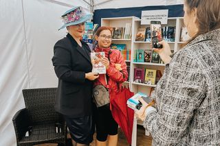 Łeba stolicą wakacyjnego czytania! „Lato z Książką 2025” już 1–3 sierpnia