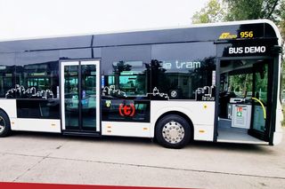 Nowy autobus na ulicach Warszawy. To elektryk, trwają testy 