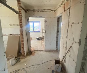 Metamorfoza przedpokoju w domu z lat 90.