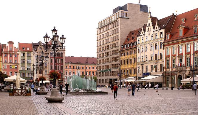 W sylwestra we Wrocławiu nad fontanną na rynku będzie lewitująca scena!