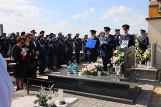 Pogrzeb policjanta, który zmarł po interwencji. Polska Policja pożegnała asp. sztab. Bogdana Orzeszka