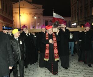 Duże utrudnienia w Warszawie. Tramwaj i autobusy pojadą objazdami. Gdzie spodziewać się zamkniętych ulic?