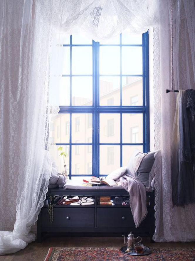 Dekoracja okna w sypialni