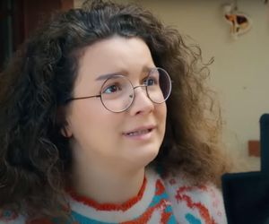 Porywacz Zeynep, Ragip, zjawi się w domu Bulenta i zagrozi, że wplącze Melis w przestępstwo.